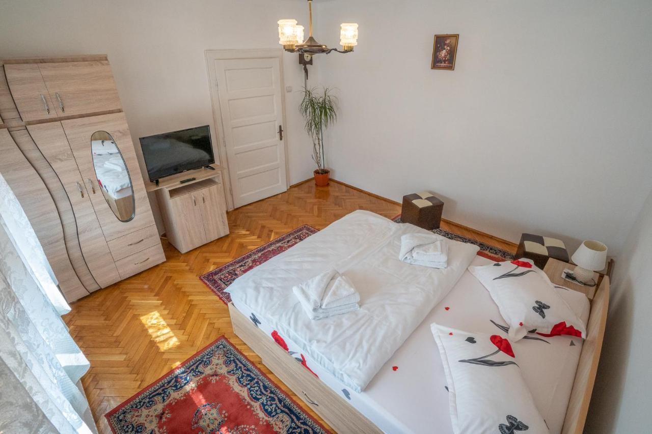 Doi Bujori Apartment Алба Юлия Екстериор снимка
