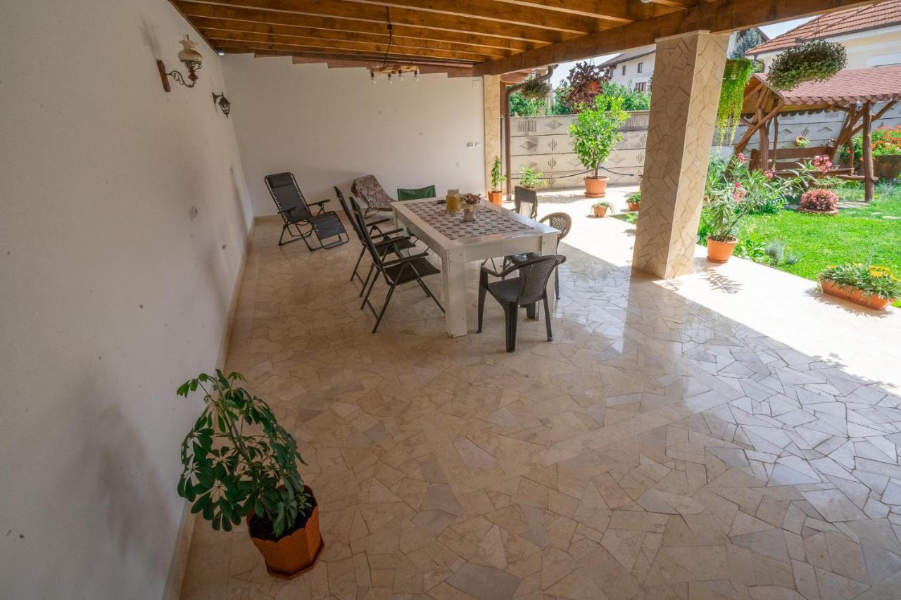 Doi Bujori Apartment Алба Юлия Екстериор снимка