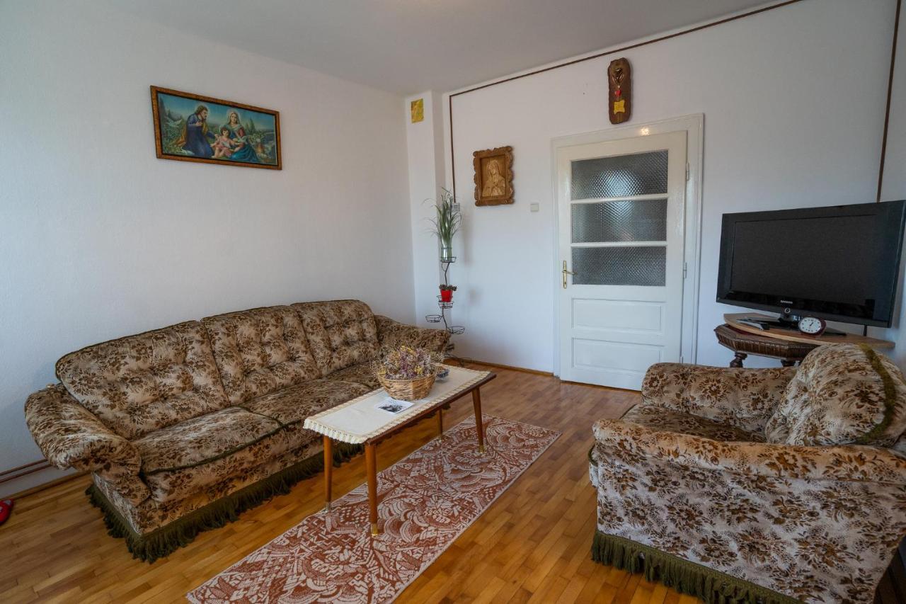 Doi Bujori Apartment Алба Юлия Екстериор снимка
